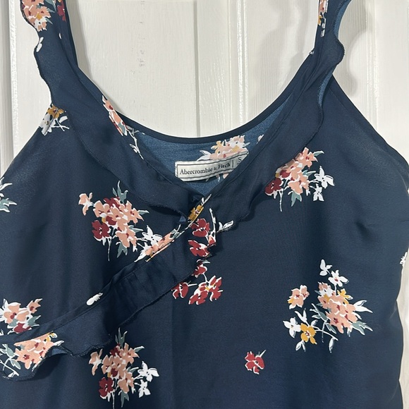 NWOT Abercrombie floral top - Picture 3 of 4